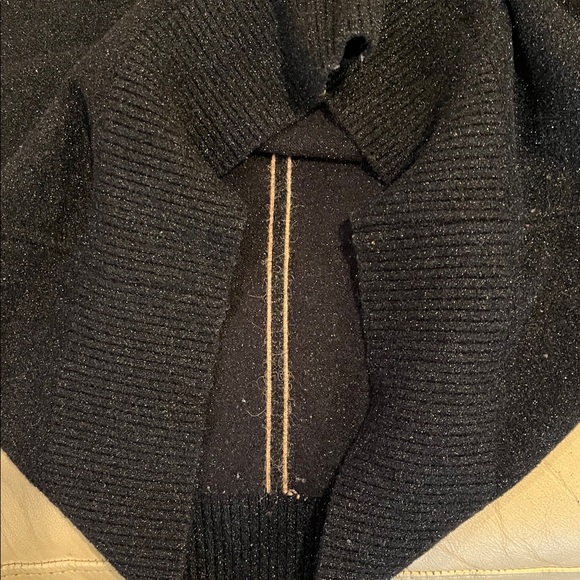 Bee Sweater Size M - Picture 9 of 9